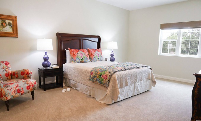 Castleton Apartment | NCAA Football, 1BR/1BA-Apt w/Kitchnt, Rm Svc Avail