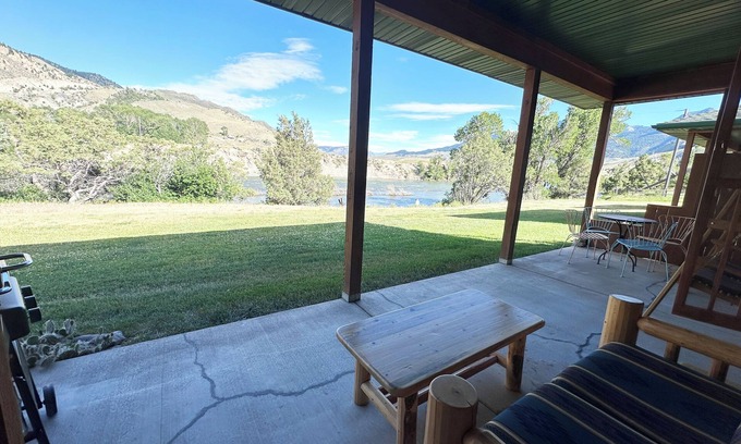 Gardiner Cabin | nCharming Riverside Cabin on Yellowstone River - 2 Bedrooms & 2 Bathrooms, Relax