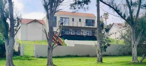 Bunkers Hill Apartment | Ndaba Golf Lodge on 13th hole