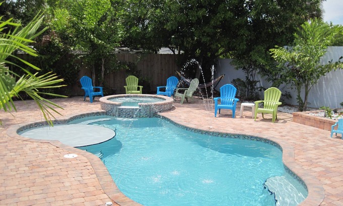 Jensen Beach House | NEAR BEACH WITH PRIVATE POOL/SPA + WALK TO DOWNTOWN RESTAURANTS