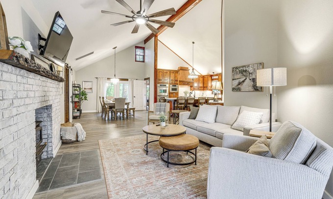 Pineville House | Near Bella Vista Trails & Elk River: Family Home!