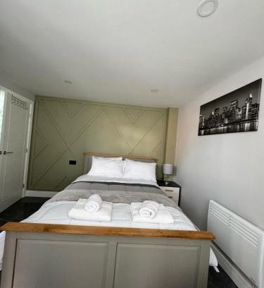 Smethwick Apartment | Near Birmingham - Stylish Flat - Free Parking