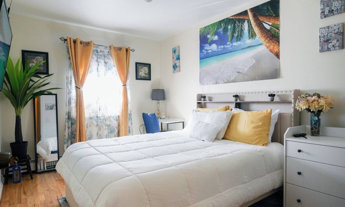 Canarsie House | Near Canarsie Park & Pier, 25 min from JFK airport