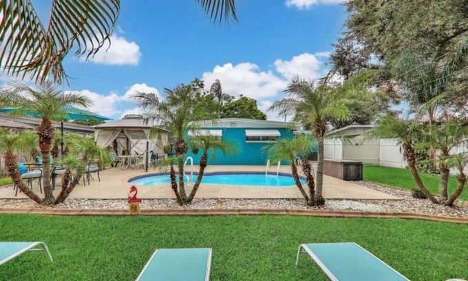 Largo House | Near Clearwater🏖🏄Home❤️Pool🏊King Bed🛌Parking🚘