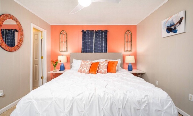 Pineville Apartment | Near Cleco & Hospital | w/Office | 55" TV | King 🛏