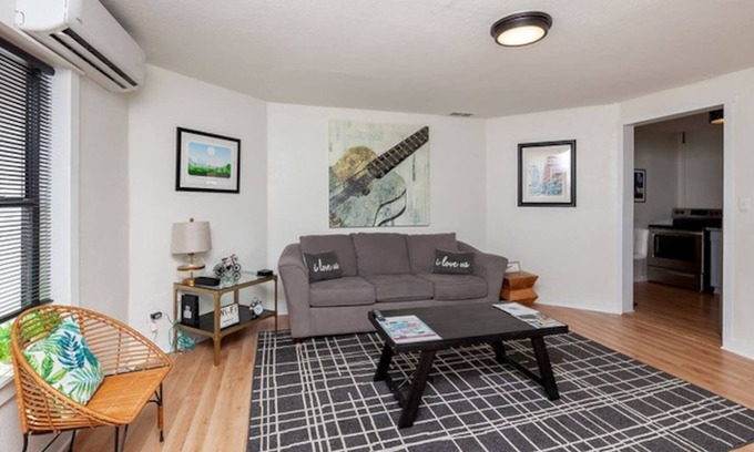 Sherman Hill House | Near Downtown ~ 2BDR & Fun Backyard ~ Pet Friendly