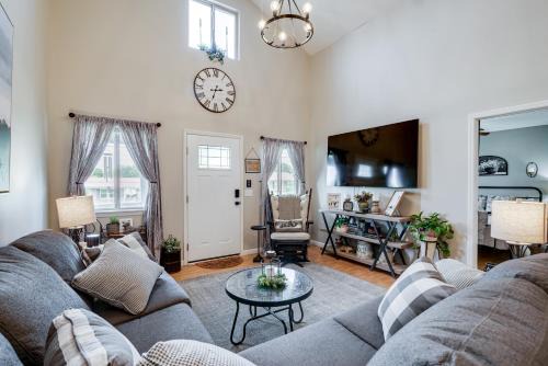 Mill Springs House | Near Lake Cumberland Monticello Home with Gazebo!