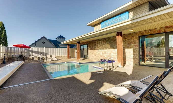 Moline Hotel | Near Lake, Deluxe 2 Queen, Stoney Creek Quad Cities, Pool | 2 Units