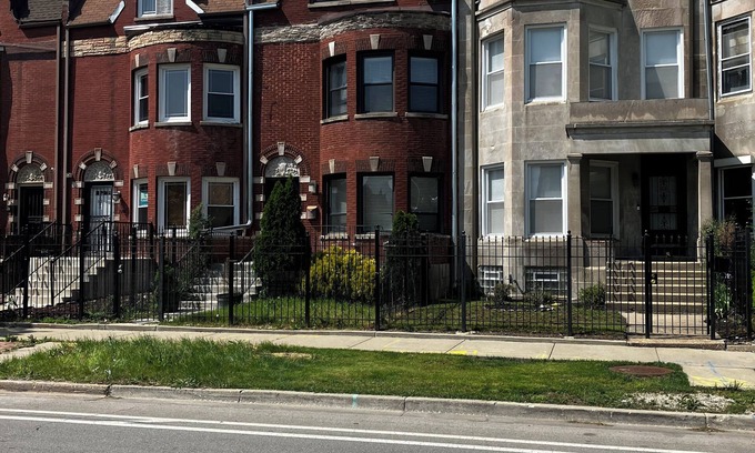 Woodlawn House | Near Lakefront! Minutes from the beach, museum, and 2 golf courses.