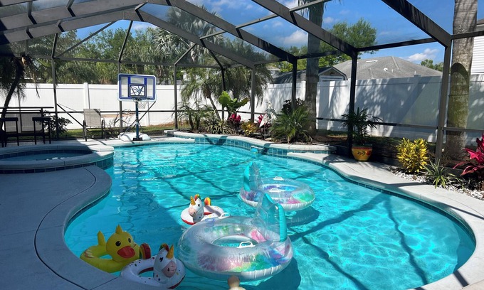 Winter Haven House | Near LegoLand -Family friendly 4 bedroom house with games & Pool in Winter Haven