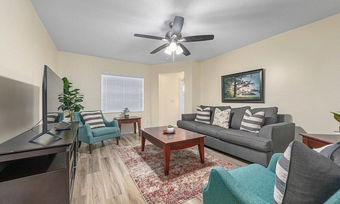 Melbourne House | Near MLB Airport, FIT, HRMC, Downtown & Beaches! 2
