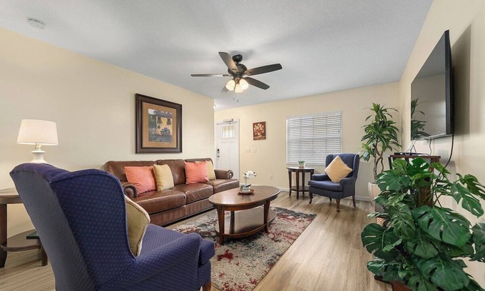 Melbourne House | Near MLB Airport, FIT, HRMC, Downtown & Beaches! 1