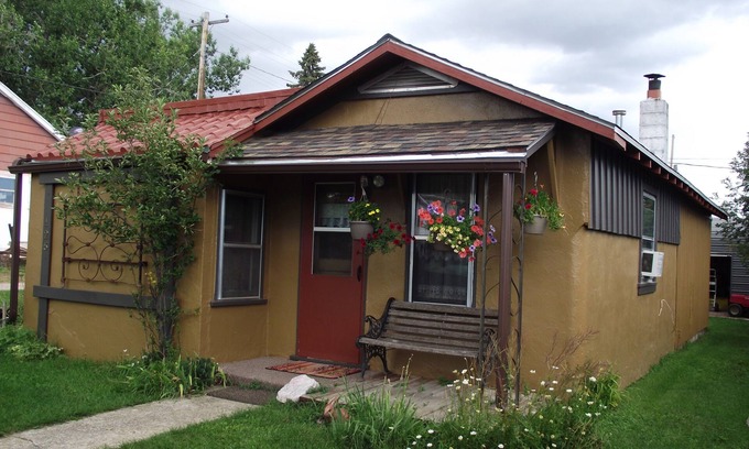 Custer House | Near Mount Rushmore and all the Black Hills attractions. Located in Custer, SD