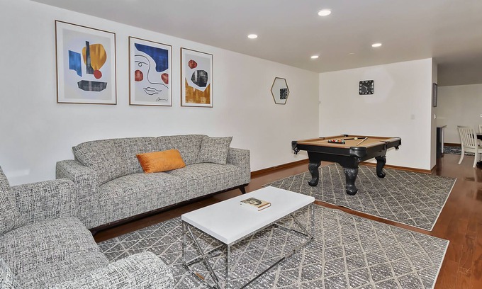 Round Lake Beach House | Near Naval Base! Modern Ranch Getaway w. Pool Table, Netflix, Games, Desks!