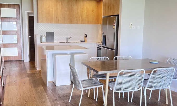 Robina House | Near New 4br Townhouse Next to Shopping Mall