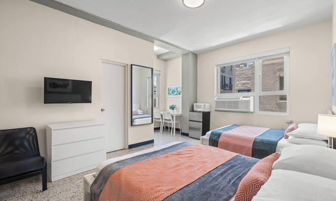 Miramar Apartment | Near Old San Juan & La Placita | For Family & Friends | Mini Fridge