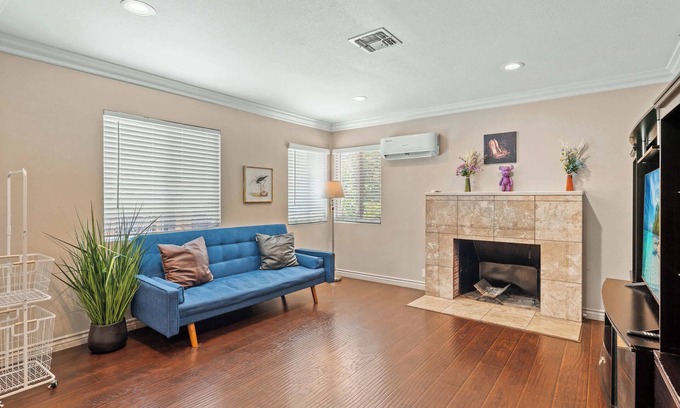 Westmont House | Near ONT Modern Family Home w Full Amenities