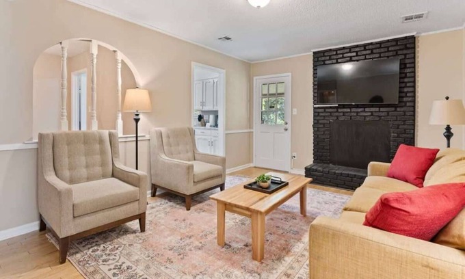 Gunter Afs House | Near Parks, Dining, & Shopping - Glade Park Gem