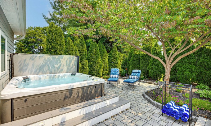 Solomons House | Near Solomons Island Boardwalk: Home w/Hot Tub!