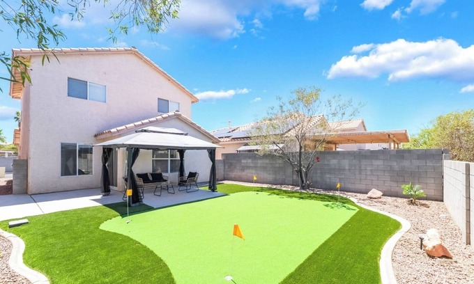 Silverado Ranch House | Near Strip & Airport - 3BR + Golf