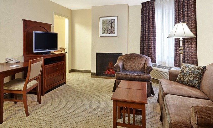 Franklin Condo | Near the Airport | Free Breakfast + Pool and Hot Tub