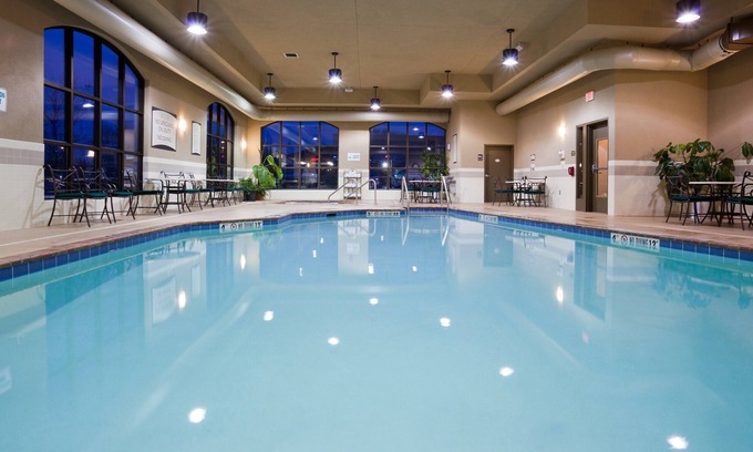 Franklin Condo | Near the Airport | Free Breakfast + Pool and Hot Tub