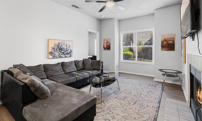 Milwood Apartment | Near the Domain | 2 BR Open Terrace | Pool