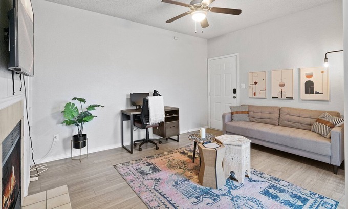 Milwood Apartment | Near the Domain | King Bed | Workspace