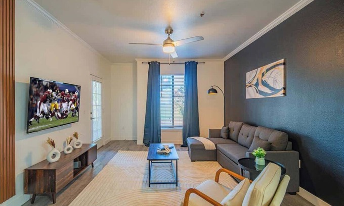 Glendale Sports and Entertainment District Apartment | Near the Stadium | Pool, Gym, Parking HotTub W/D