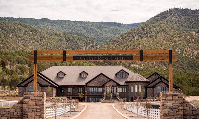 Mammoth Creek House | Near Utah's Attractions - 15 minutes from Brian Head - For Large Groups