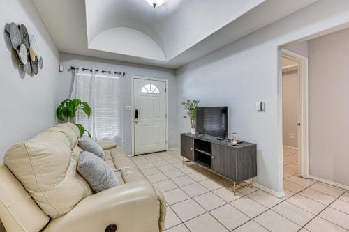 Palmhurst Apartment | Near UTRGV and State Park Cozy Mission Unit