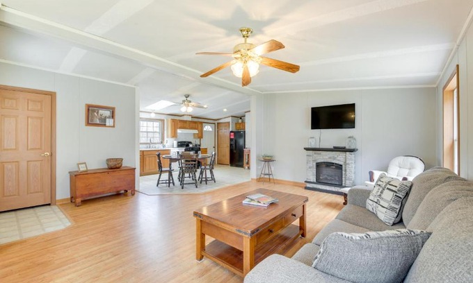 Albion House | Near Waterville Cozy Midcoast Vacation Rental!