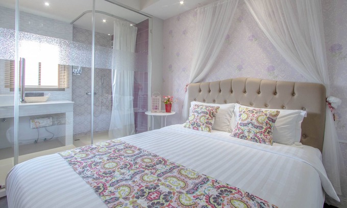 Bang Lamphu Lang Hotel | Near Wongwian Yai BTS,suitable for couples and families.