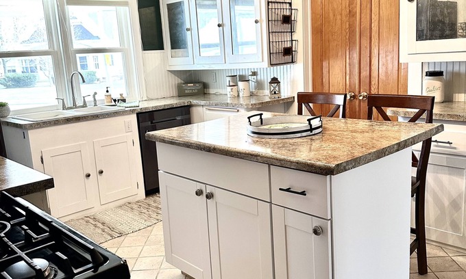 Kimberly House | Nearby parks, restaurants, entertainment. 25 minutes from EAA grounds.
