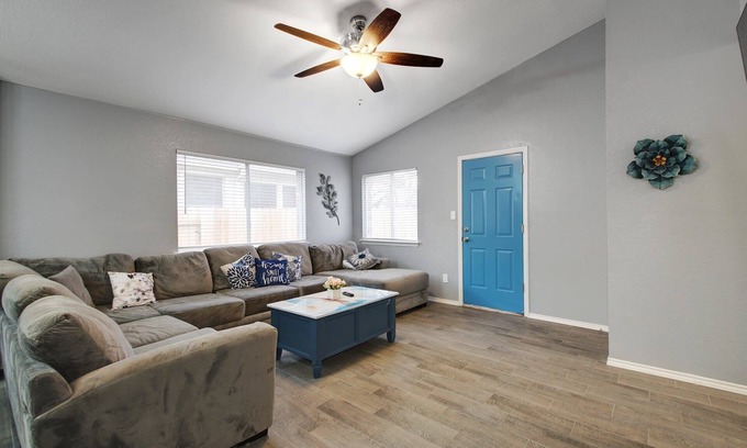 Cedar Park House | Nearby Shopping & Restaurants Modern Safe Comfy Full-Stocked 4BR/2BA
