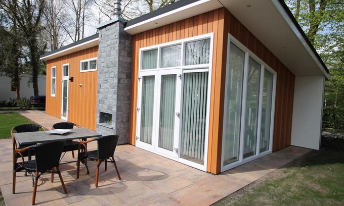 De Bult House | Neat chalet with dishwasher, surrounded by forest