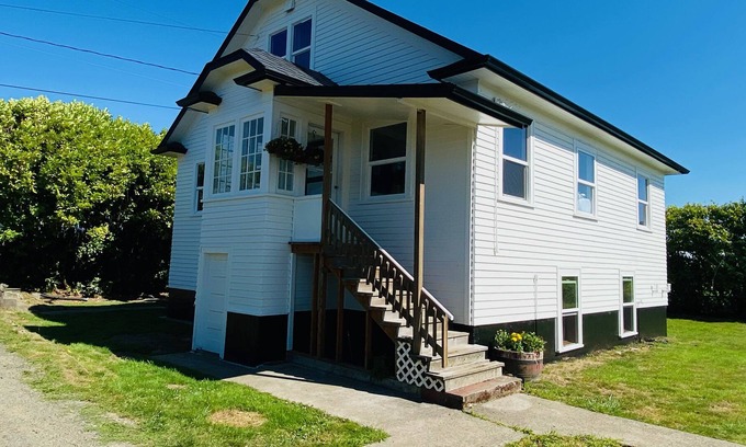 Astoria Other | Neat Old Astoria Farmhouse with boat parking!