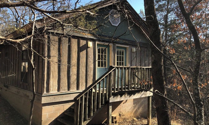 Huntsville House | Neaville House in the heart of the Ozark Wilderness