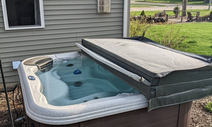 Neenah House | Neenah 5 bedroom - Airventure