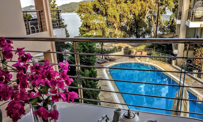 Karavomylos Apartment | NEFELI - Ocean front view/lavish decoration /10m to water/115m2