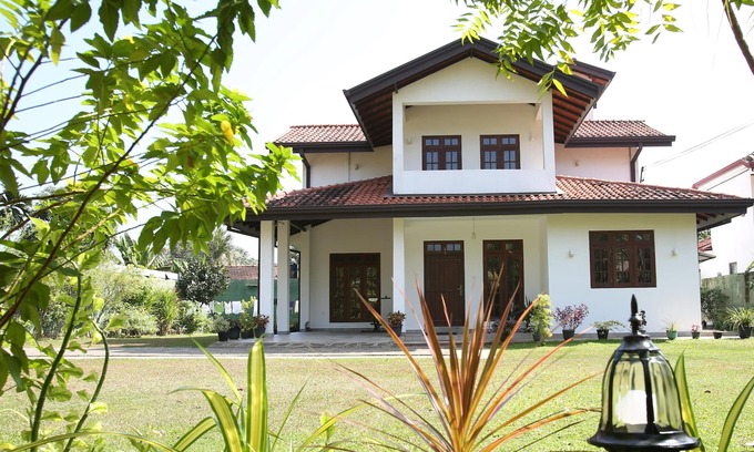Dalupotha Villa | Negombo Villa near Beach/Airport - Sleeps 10