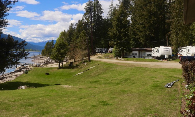 Balfour House | Nelson RV Getaway Site B
