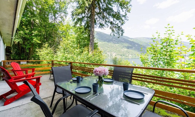Nelson Condo | Nelson, What a view, 3 Queens, 2 Singles full kitchen, Beach front, Mountain Views