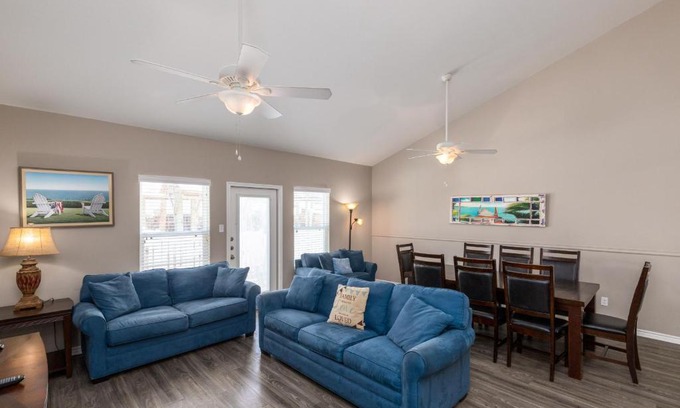 Corpus Christi Villa | Nemo Cay Resort D142K Poolside