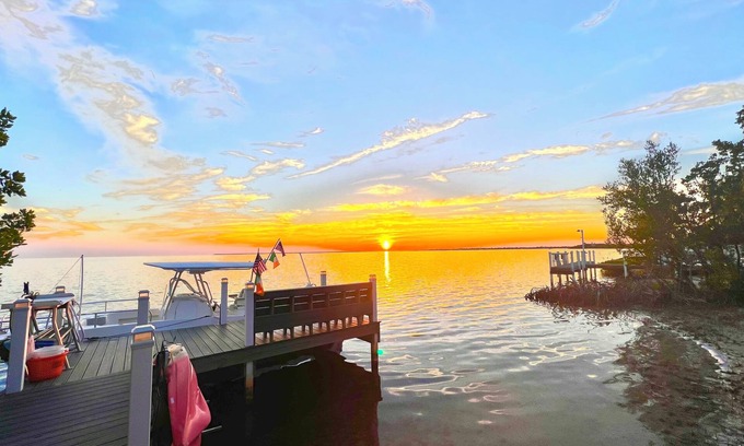 Cutthroat Harbor Estates House | NEPTUNES END - 4 Bedrooms/3 Bathrooms Waterfront Retreat- Pool & Sunset Views