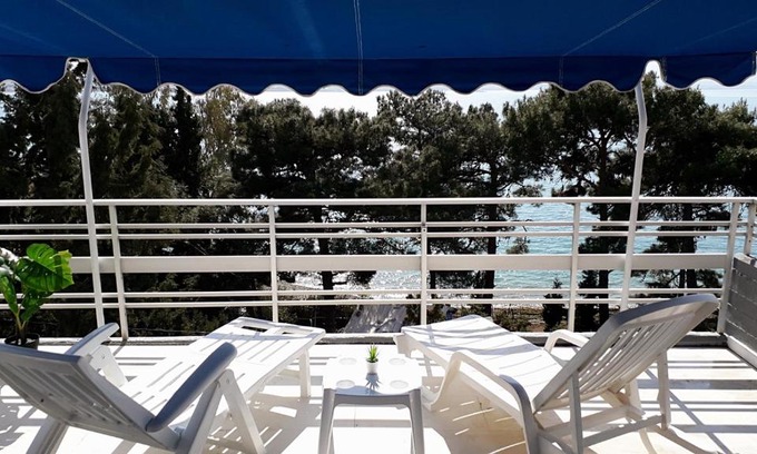 Loutraki-Agioi Theodoroi Apartment | Neraidas home on the sea