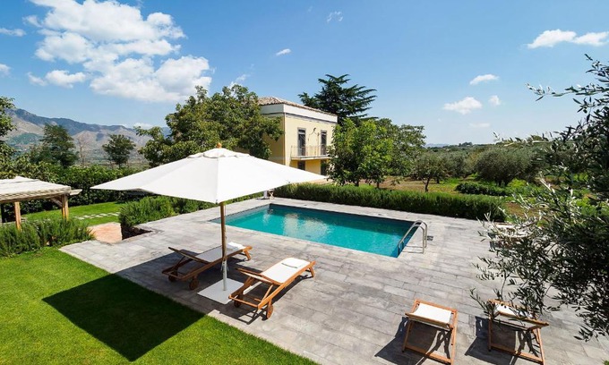 Rovittello Villa | Nerello Mascalese