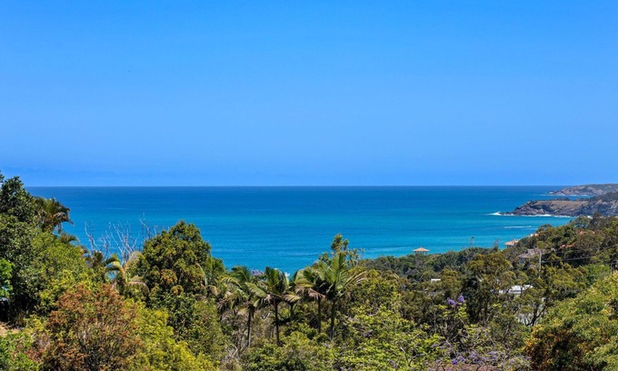 Korora House | Nestled at the top of the mountain - Ciao Korora overlooks the ocean with magnificent views.