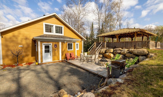 Saint Donat Ski Chalet | Nestled amidst the breathtaking beauty of a mountainous landscape.