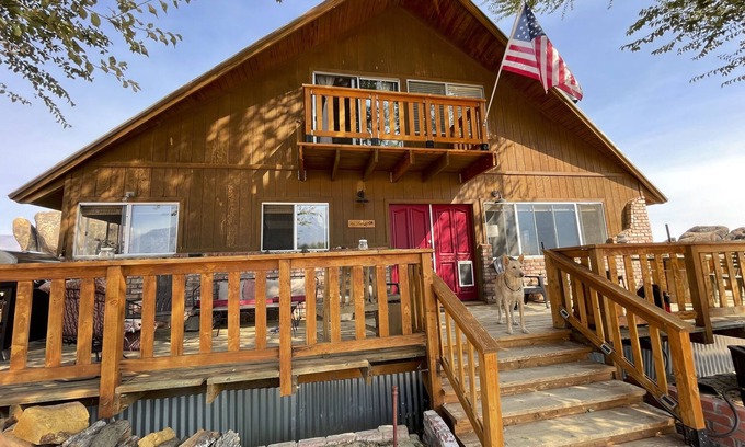 Lone Pine House | Nestled in nature with views of the Alabama Hills, Sierras and Inyo Mountains